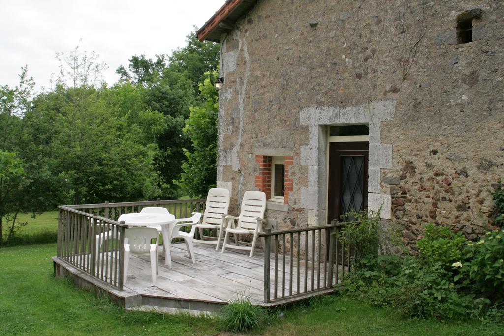 Le Petit Mas D'Ile Bed & Breakfast Saint-Germain-de-Confolens Room photo