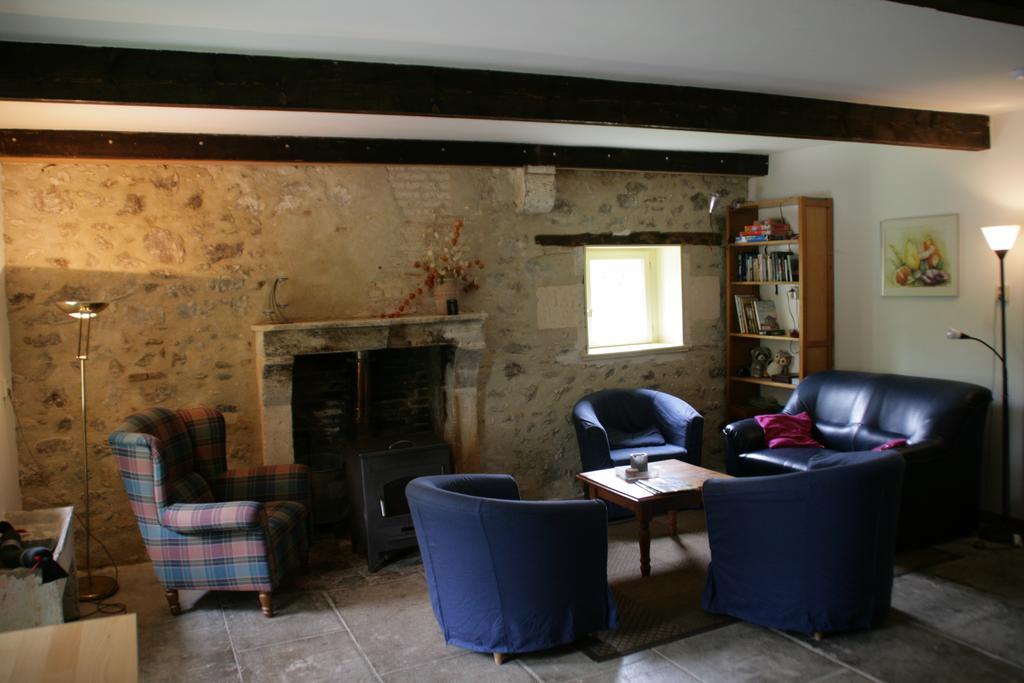 Le Petit Mas D'Ile Bed & Breakfast Saint-Germain-de-Confolens Room photo