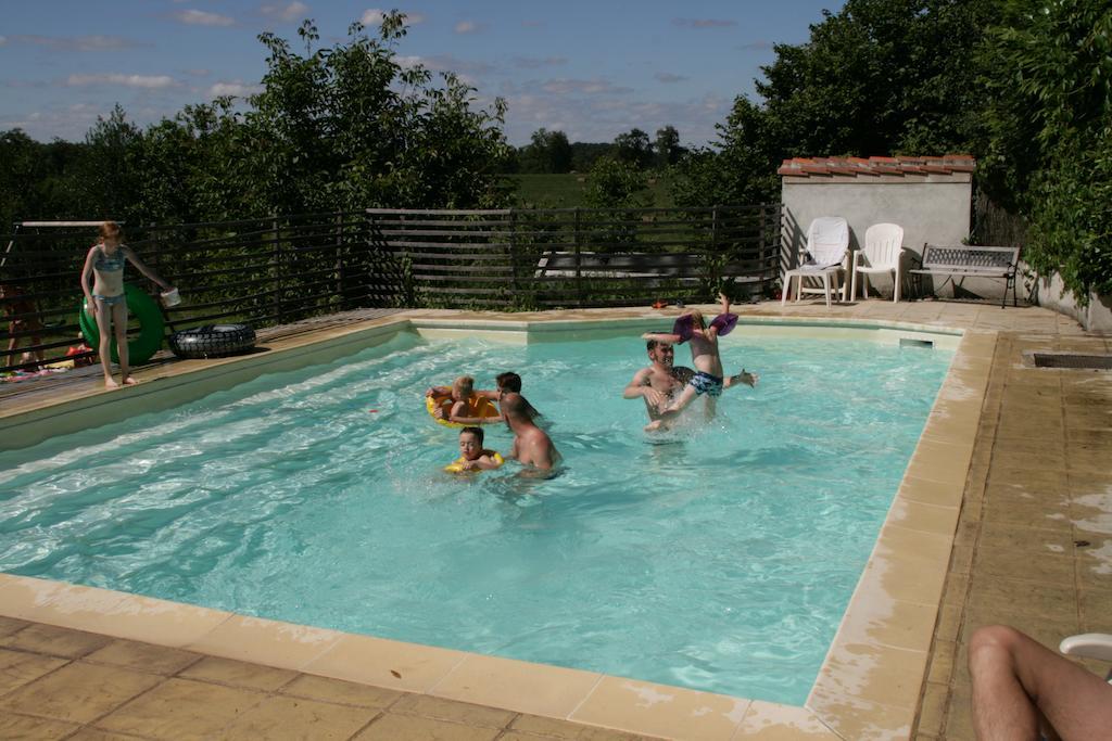 Le Petit Mas D'Ile Bed & Breakfast Saint-Germain-de-Confolens Exterior photo