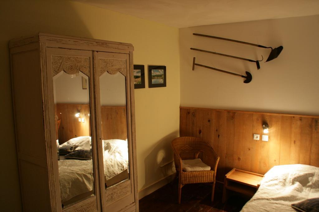 Le Petit Mas D'Ile Bed & Breakfast Saint-Germain-de-Confolens Exterior photo
