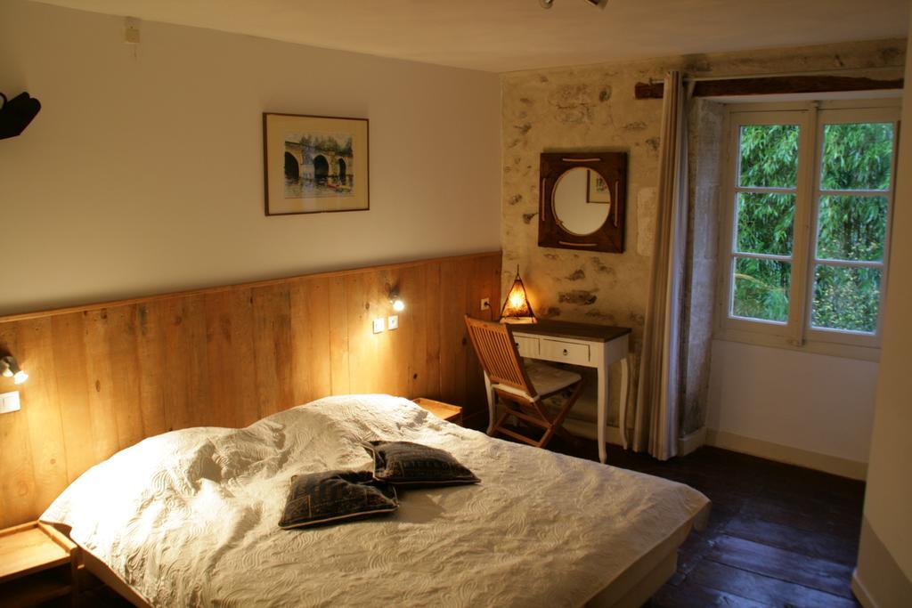 Le Petit Mas D'Ile Bed & Breakfast Saint-Germain-de-Confolens Exterior photo