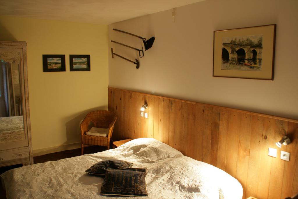 Le Petit Mas D'Ile Bed & Breakfast Saint-Germain-de-Confolens Exterior photo