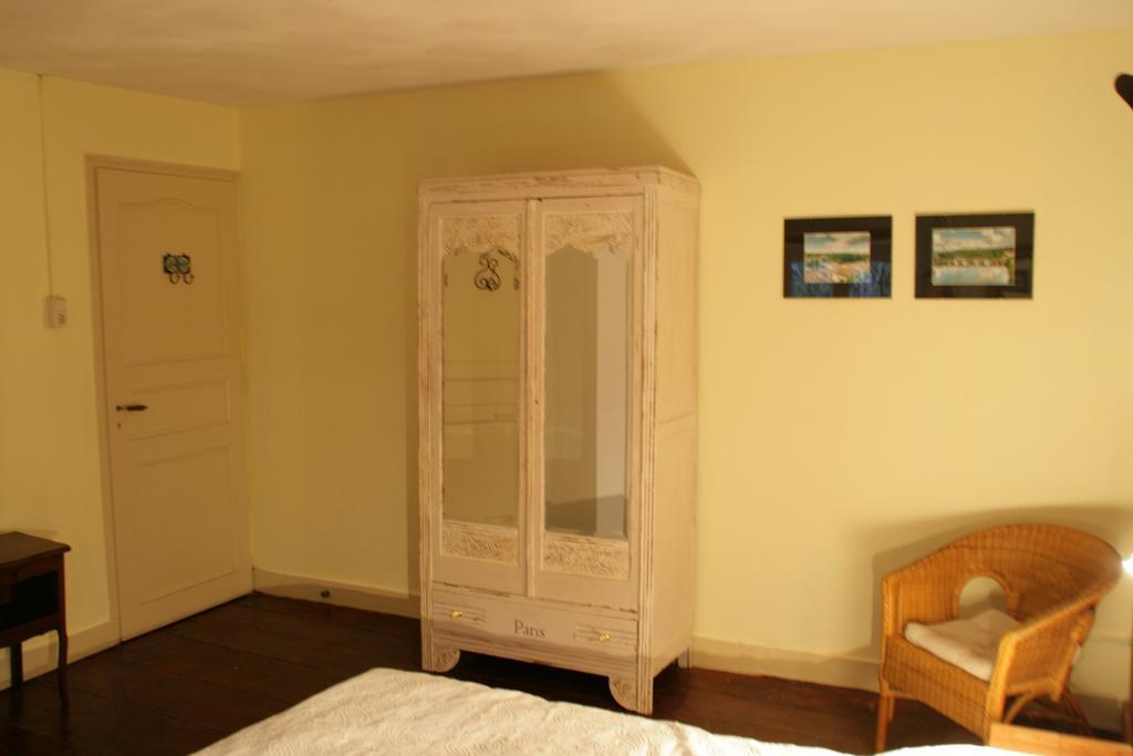 Le Petit Mas D'Ile Bed & Breakfast Saint-Germain-de-Confolens Exterior photo